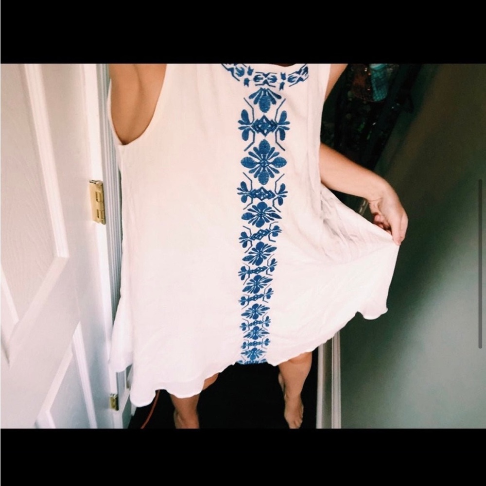 Dress - Picture 8 of 11